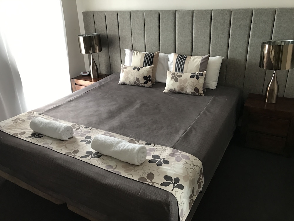 2 Bedroom Apartment with Garden View photo 2