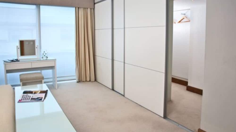 Apartment, 3 Bedrooms, Park View photo 3