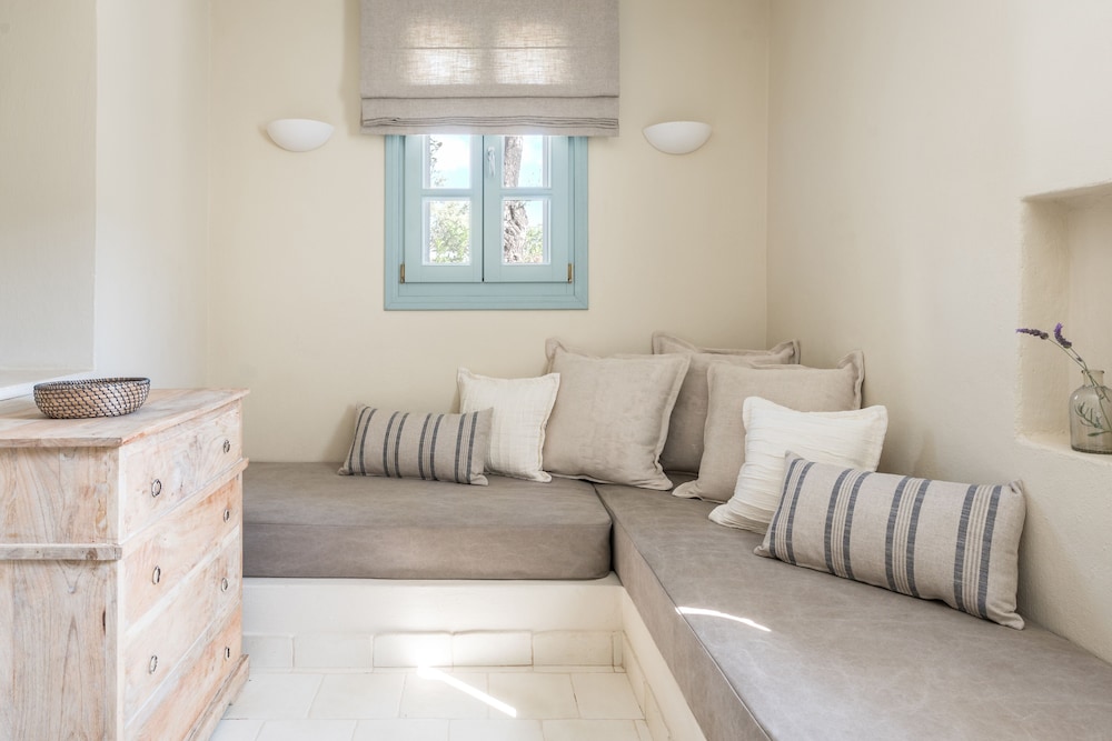 Classic Studio, 1 King Bed with Sofa bed (Plakero) photo 2