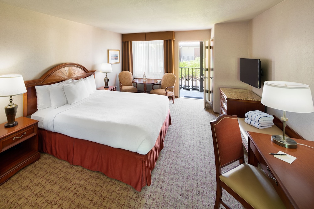 Standard Room, 1 King Bed photo 1