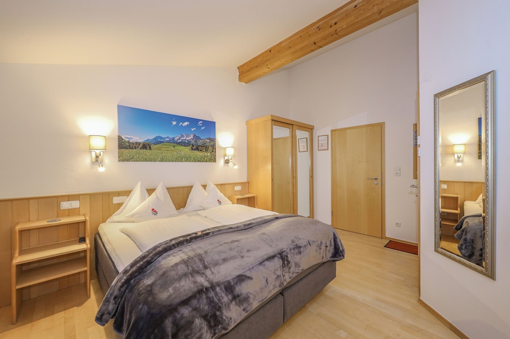 Standard Double Room - Photo 9