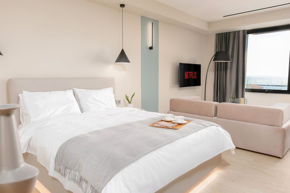 Premium Studio Suite, Hot Tub, Sea View photo 2