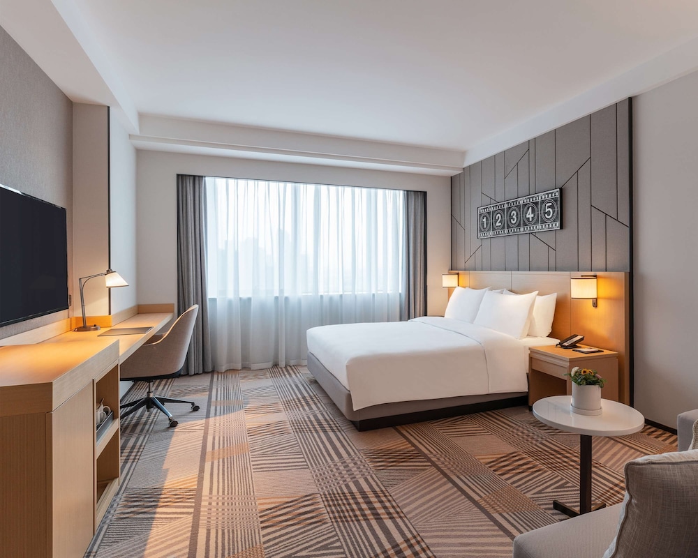 Room, 1 King Bed with Sofa bed (High Floor) photo 1