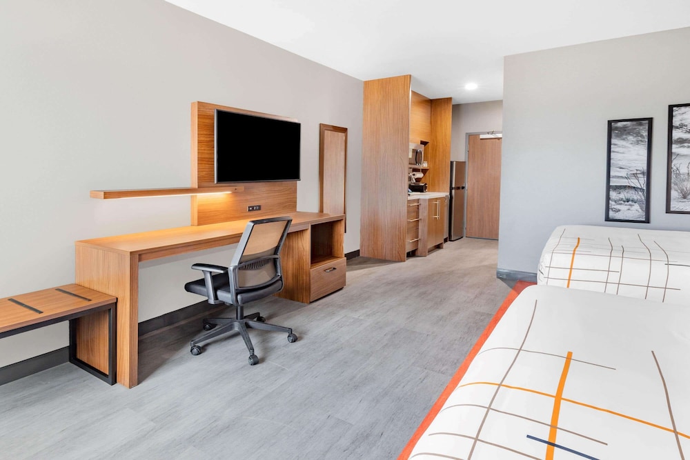 Room, 2 Queen Beds, Non Smoking (Efficiency) - Photo 6