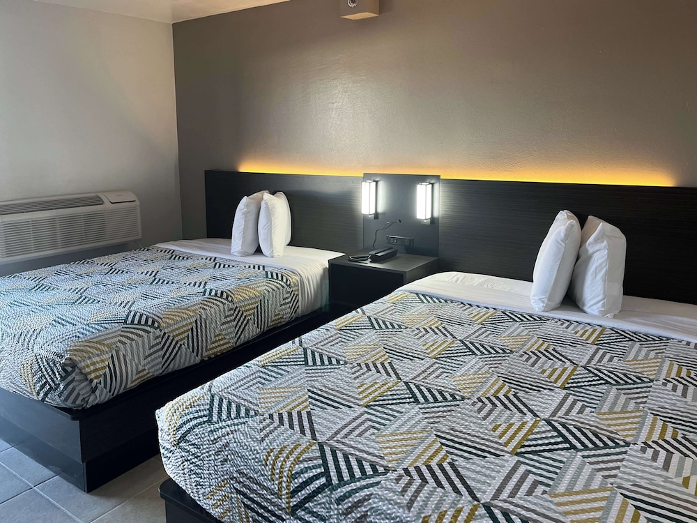 Standard Room, 2 Queen Beds, Non Smoking, Kitchen photo 3