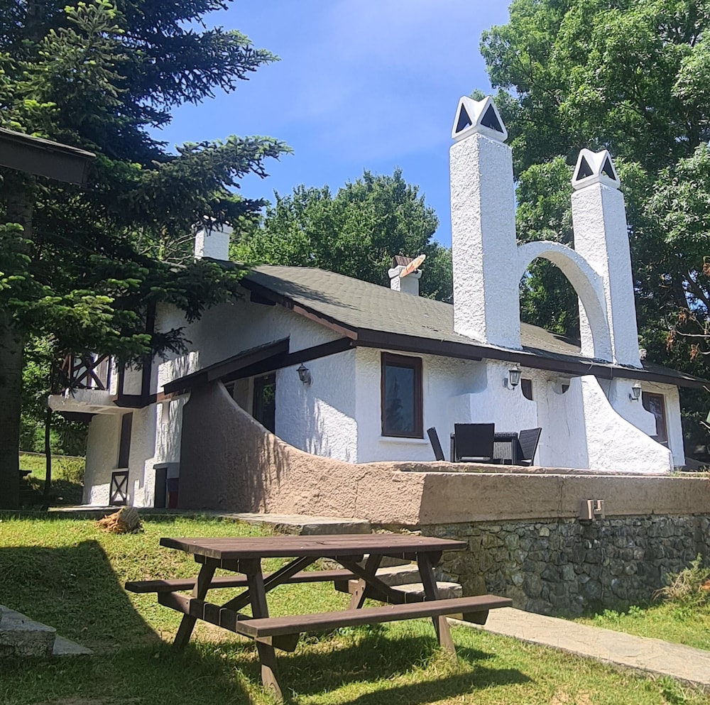 Traditional Cottage - Photo 1