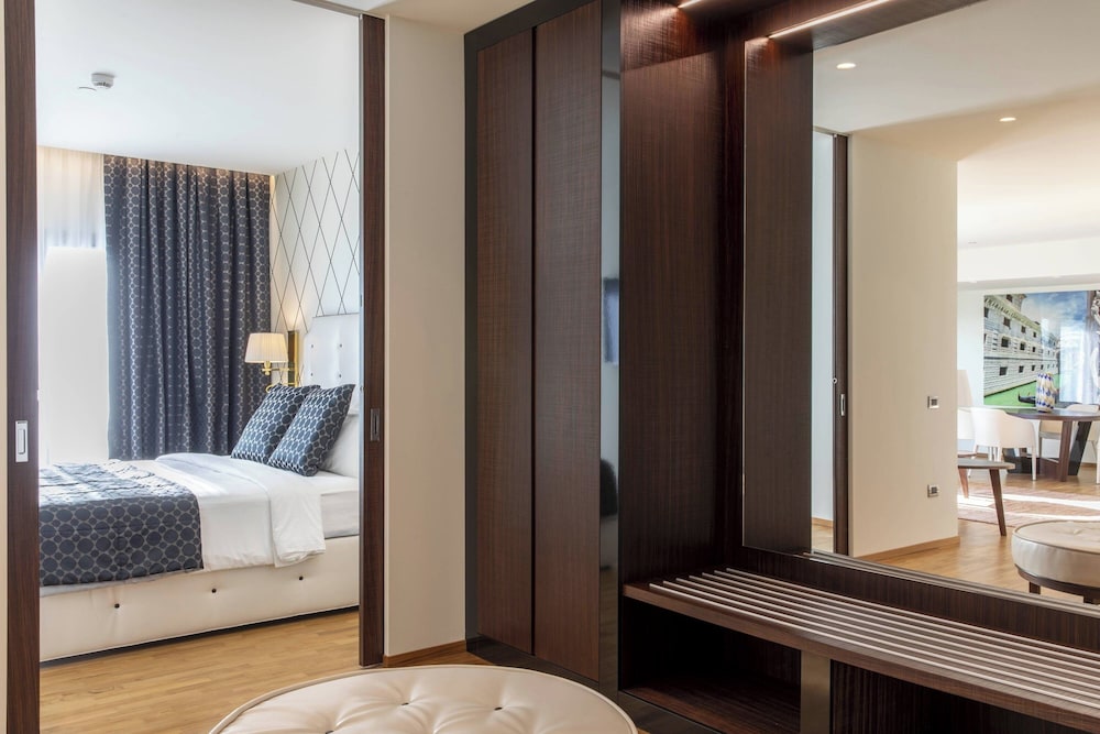 Suite, 1 Bedroom thumbnail 5