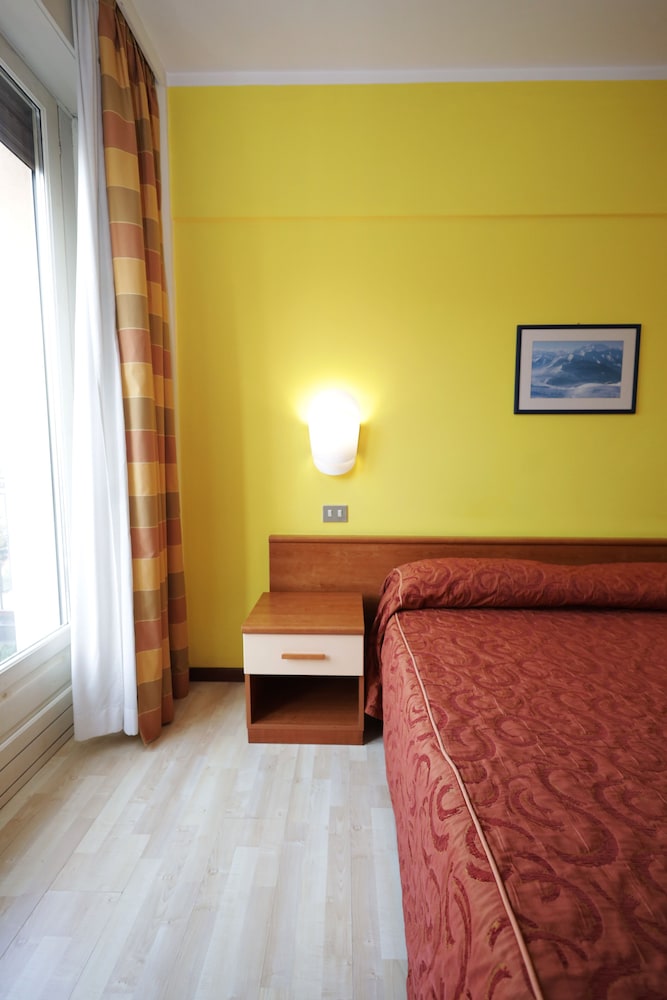 Standard Double or Twin Room - Photo 2