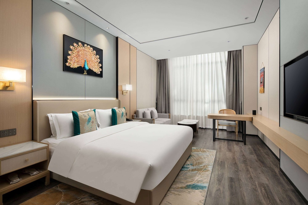 Executive Suite, 1 King Bed, Non Smoking photo 3