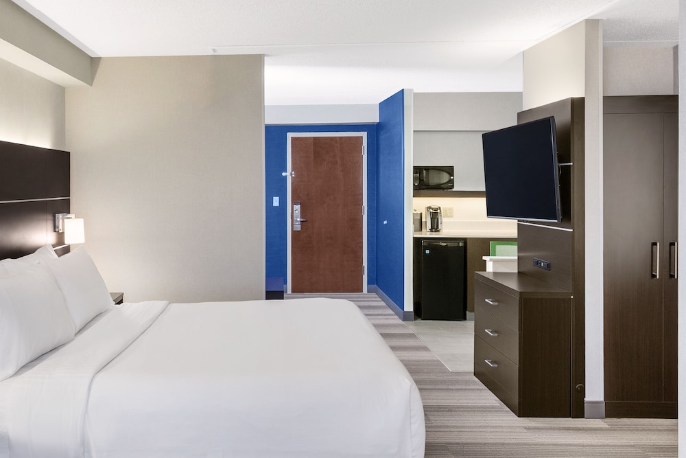 Suite, 1 King Bed with Sofa bed (Additional Living Area) - Photo 3