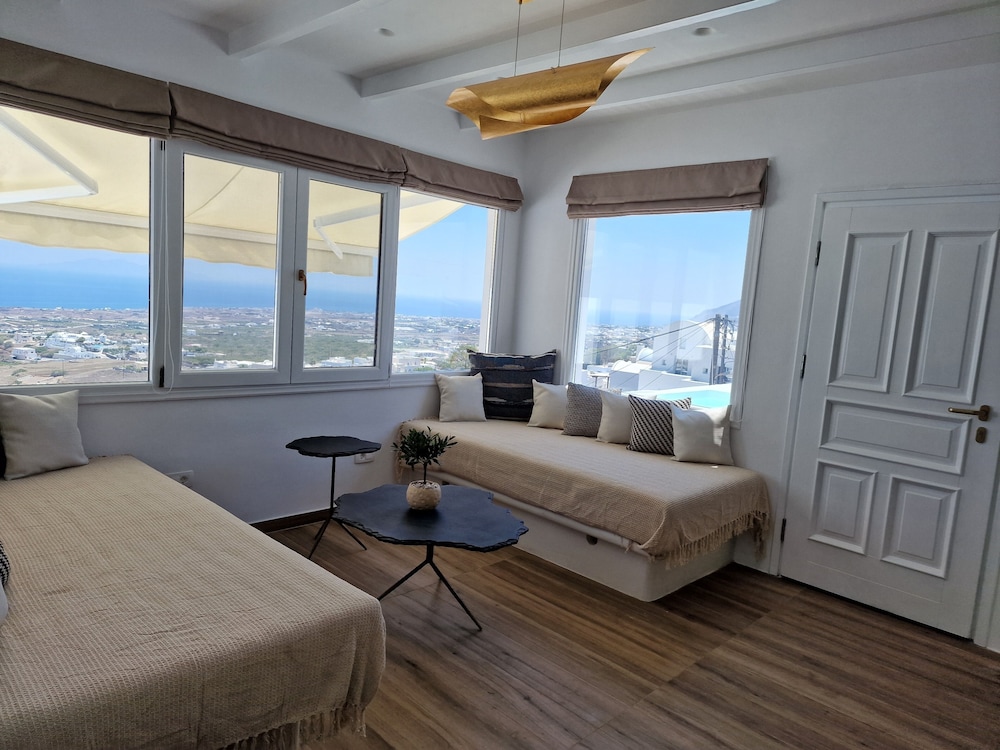 Signature Suite with Outdoor Hot Tub and Sea View - Photo 9