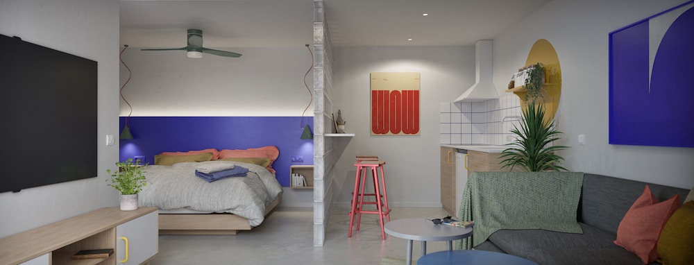 Studio, Pool Access