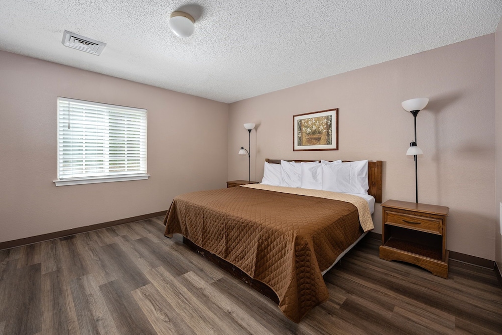 Standard Suite, 1 King Bed