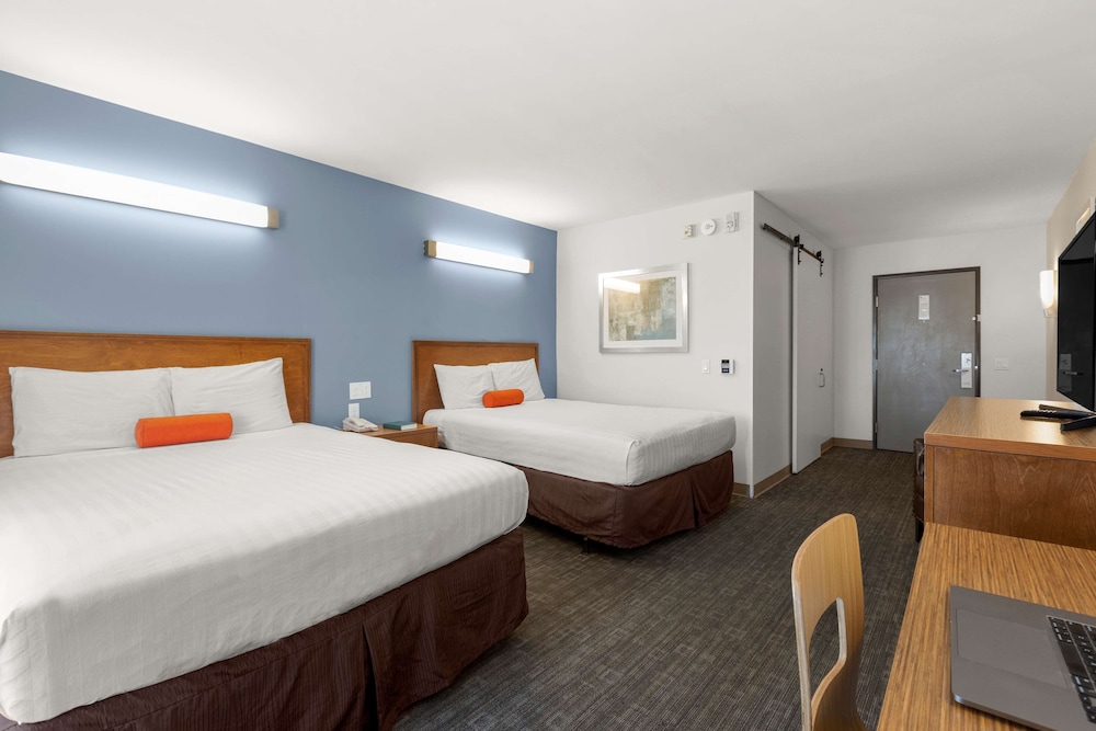 Two Queens Deluxe Room