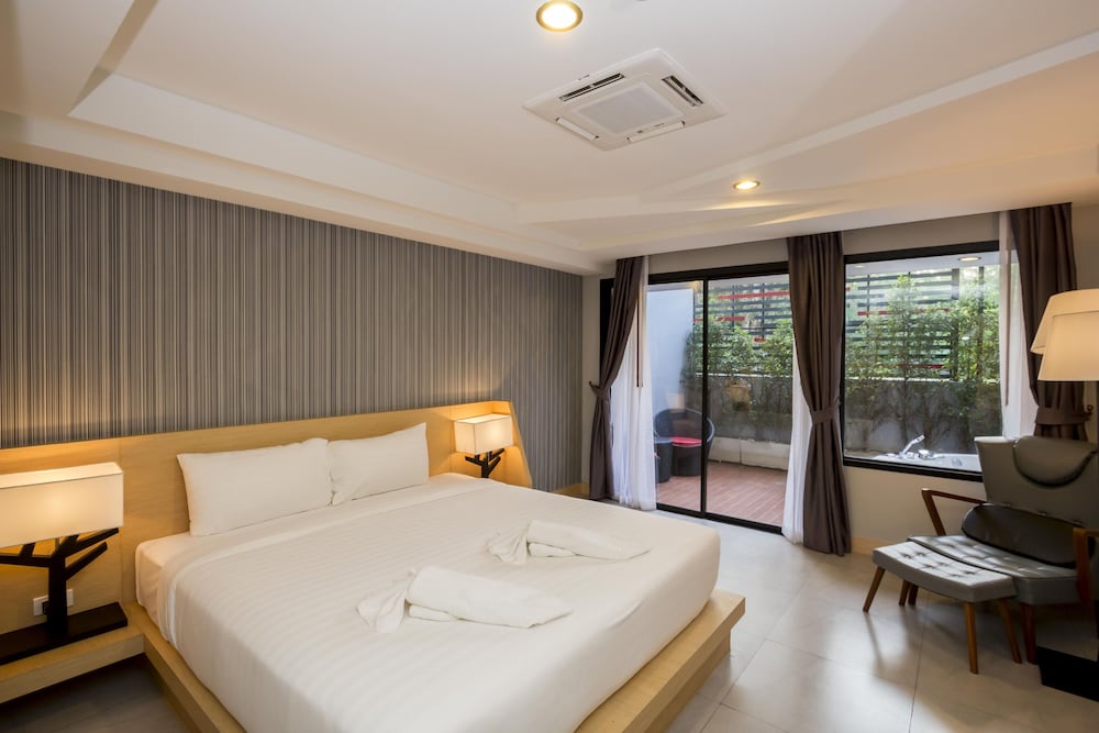Grand Deluxe with Jacuzzi photo 2