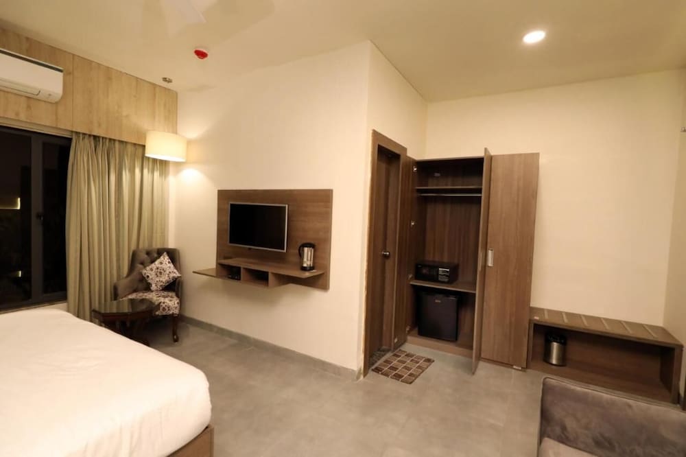 Deluxe Room - Photo 9