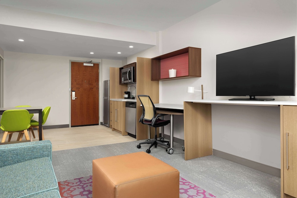 Suite, 1 King Bed, Accessible (Hearing) - Photo 2