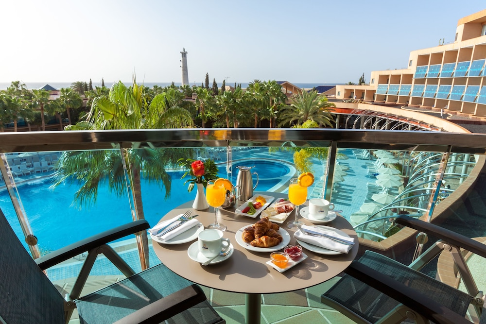Superior Double Room, Balcony, Ocean View thumbnail 5