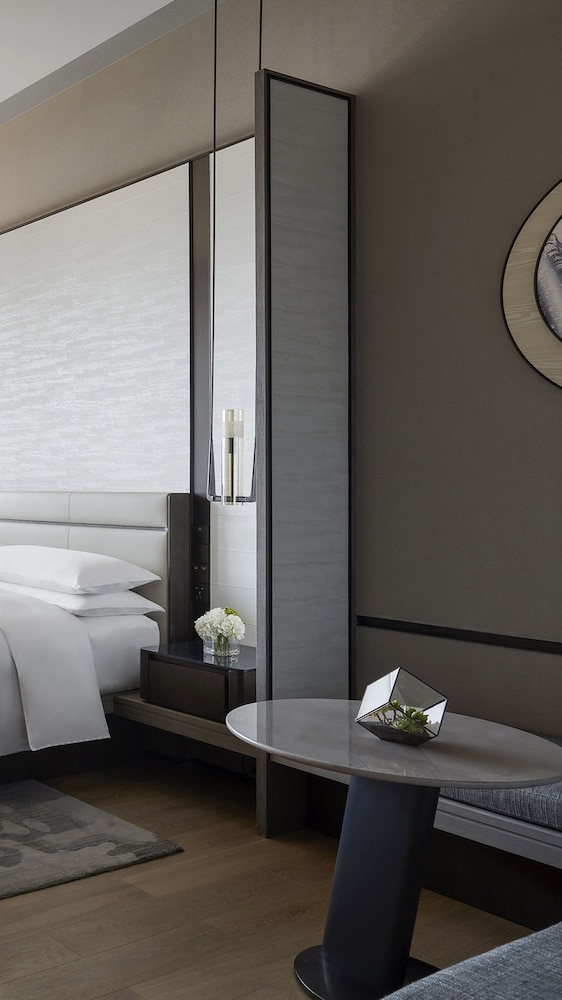 Room, 1 King Bed, City View - Photo 3