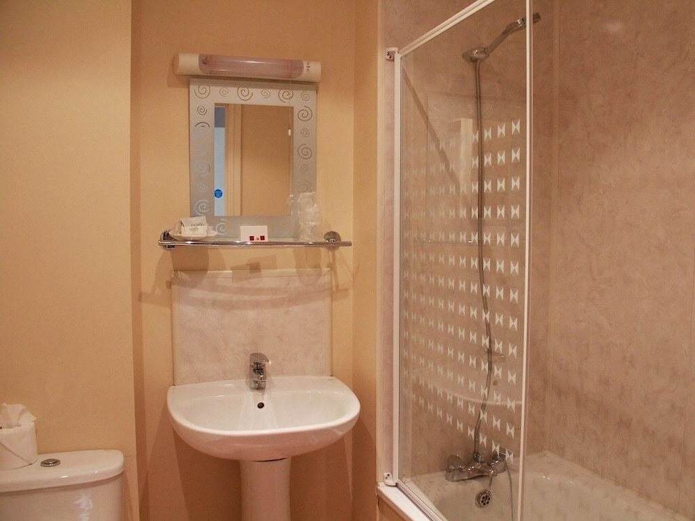 Suite, Ensuite photo 3
