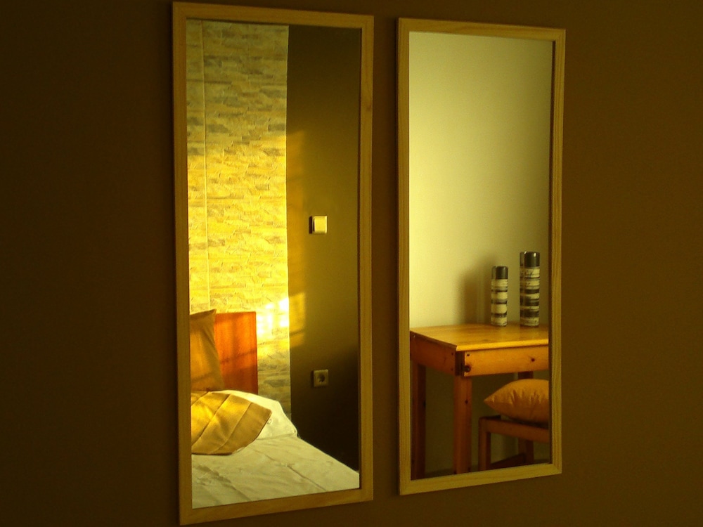 Basic Triple Room photo 3