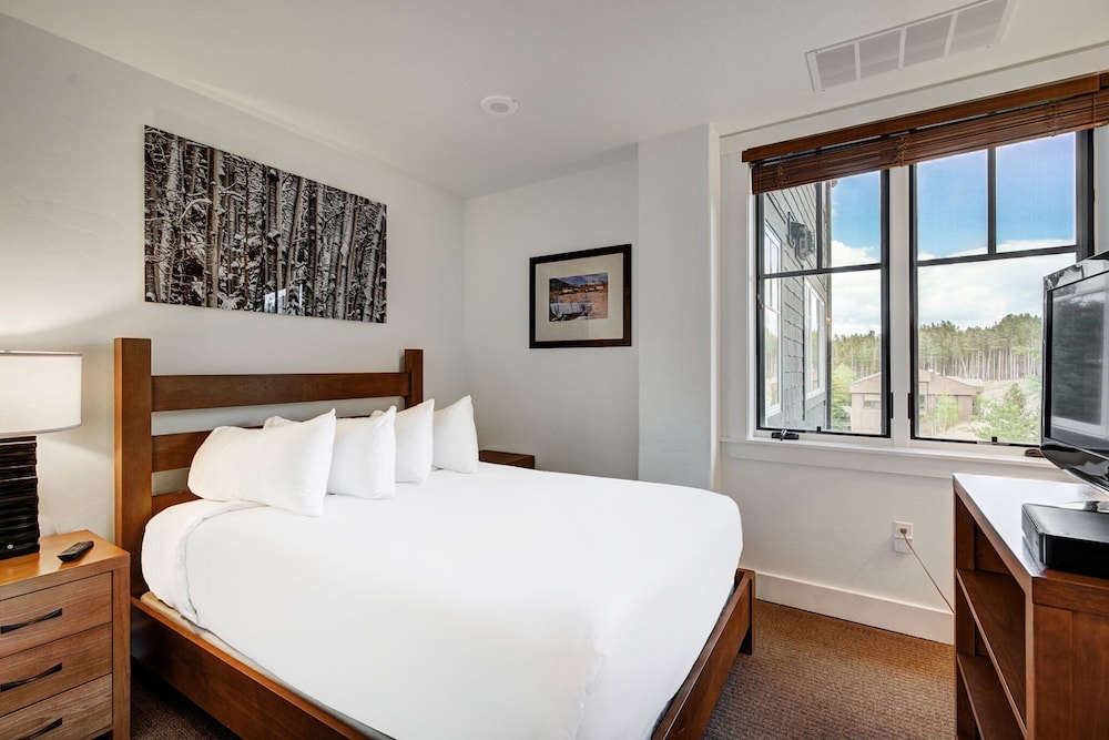 Condo, 4 Bedrooms (Platinum Condominium) photo 2