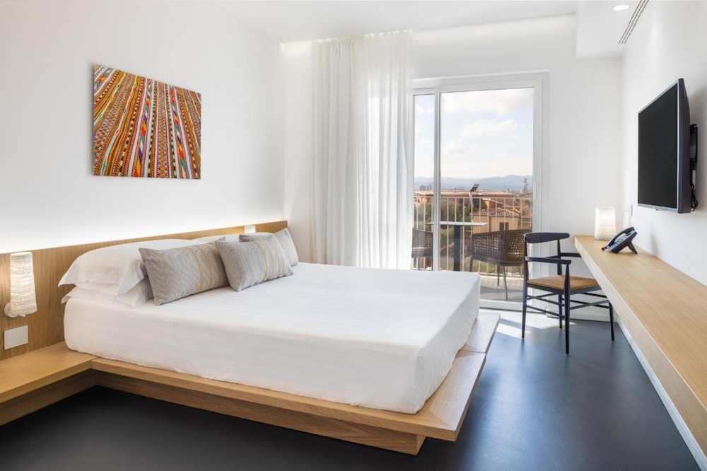 Deluxe Room - Photo 1