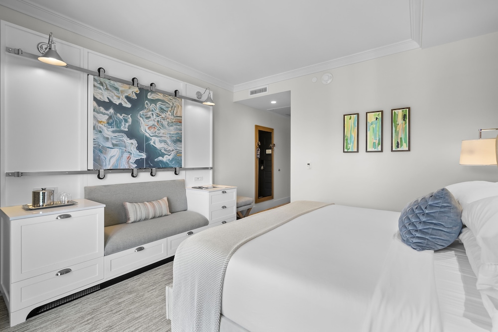 Signature Room, 1 King Bed photo 2