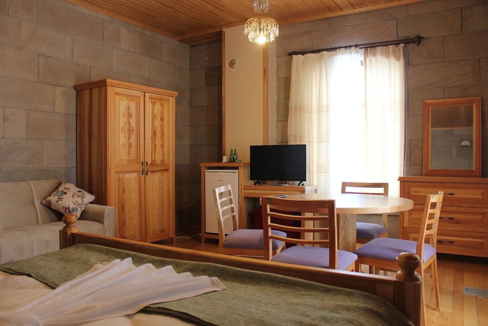 Standard Triple Room - Photo 3