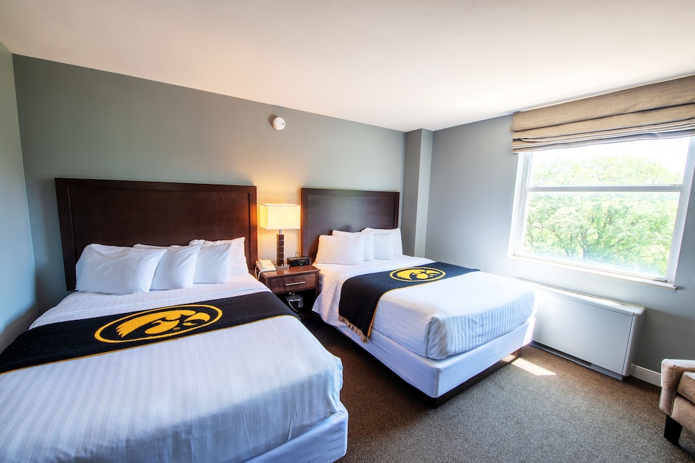 Business Suite, 2 Queen Beds photo 1