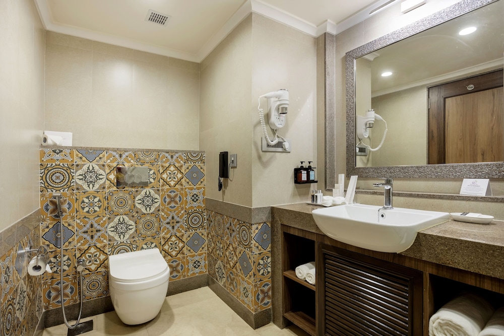 Deluxe Room, Sea View - Photo 10
