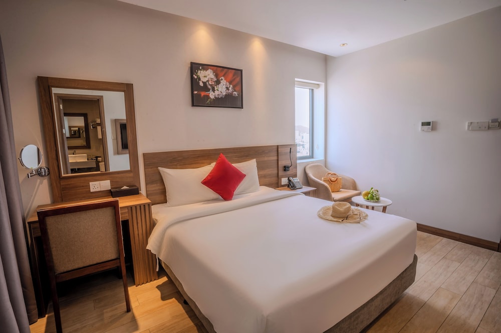 Deluxe Double Room with City View