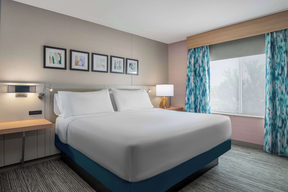 Junior Suite, Accessible, Microwave (Mobility and Hearing) - Photo 5