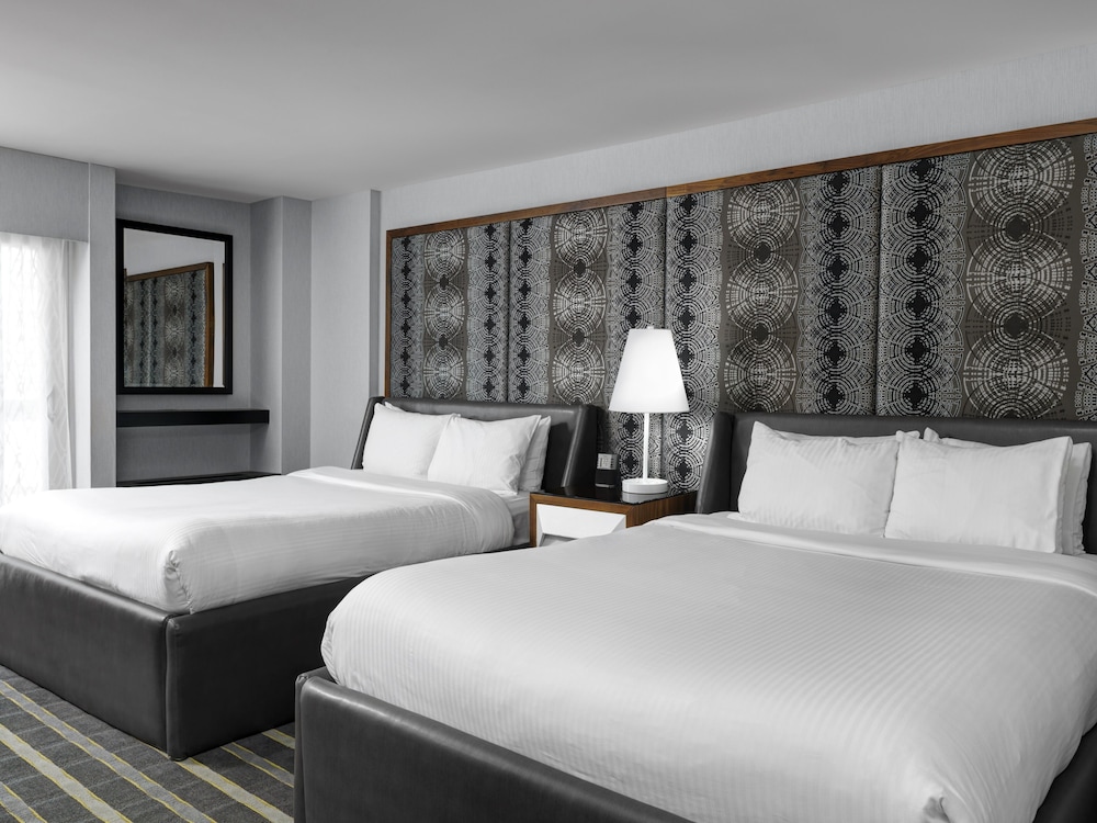 Luxury Room, 2 Queen Beds, Balcony - Photo 1