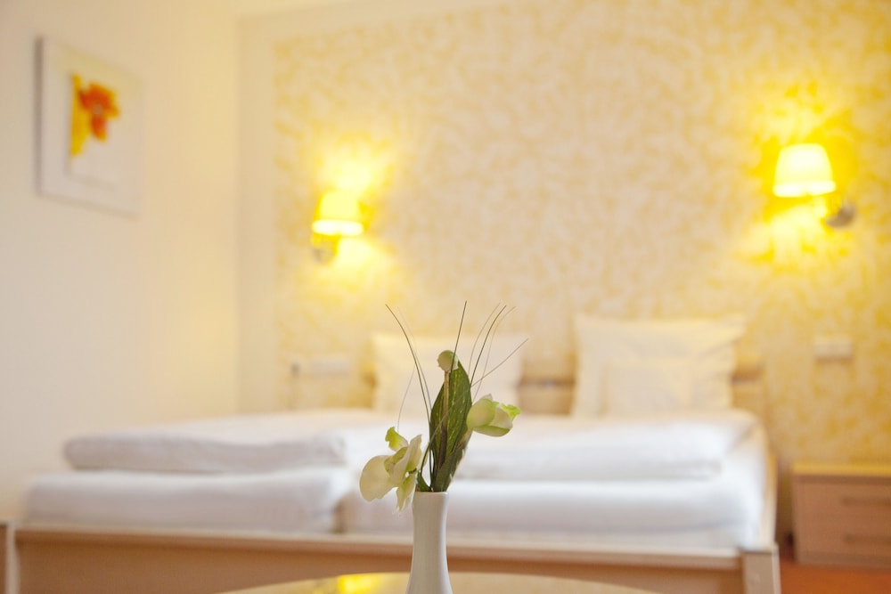 Standard Double Room - Photo 7