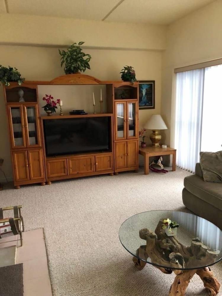 Condo, 2 Bedrooms
