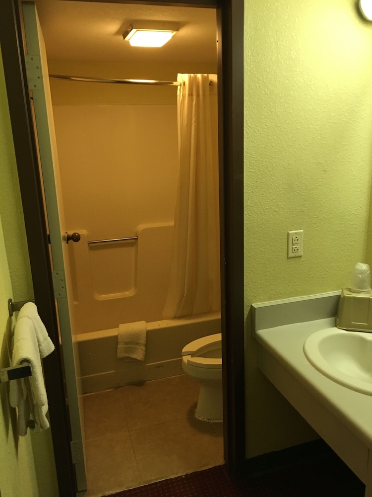 Standard Room, 2 Queen Beds, Non Smoking photo 2