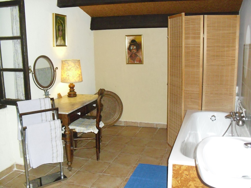 Family Quadruple Room (Bonifacio) photo 3