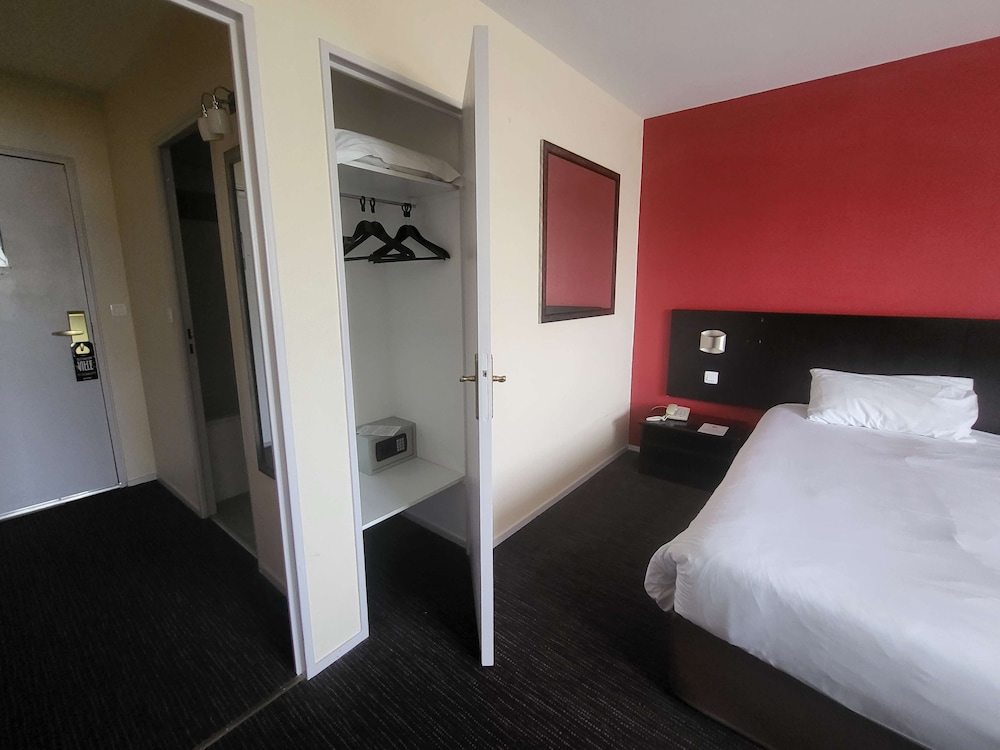 Standard Room, Multiple Beds - Photo 1