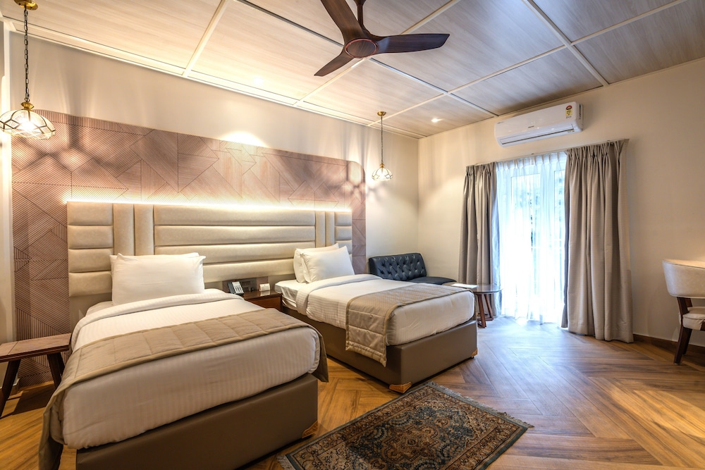 Executive Room - Photo 6