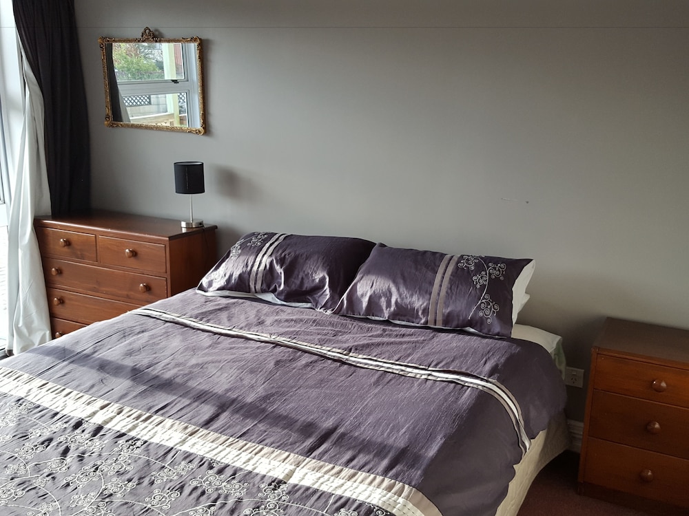 House, 5 Bedrooms photo 1
