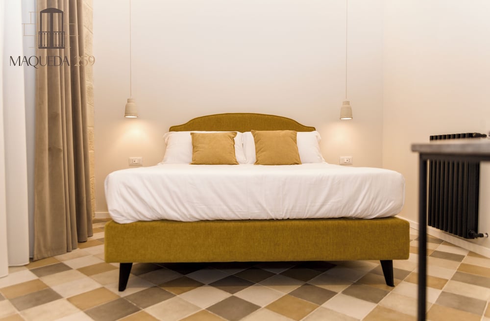 Basic Room, 1 Queen Bed, Balcony, Courtyard View
