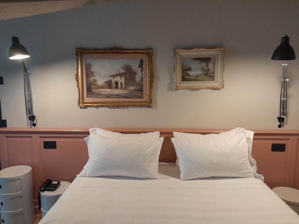 Deluxe Suite photo 2