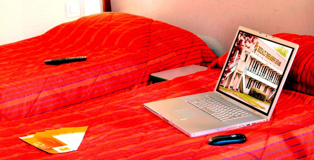 Standard Room, 3 Twin Beds - Photo 4