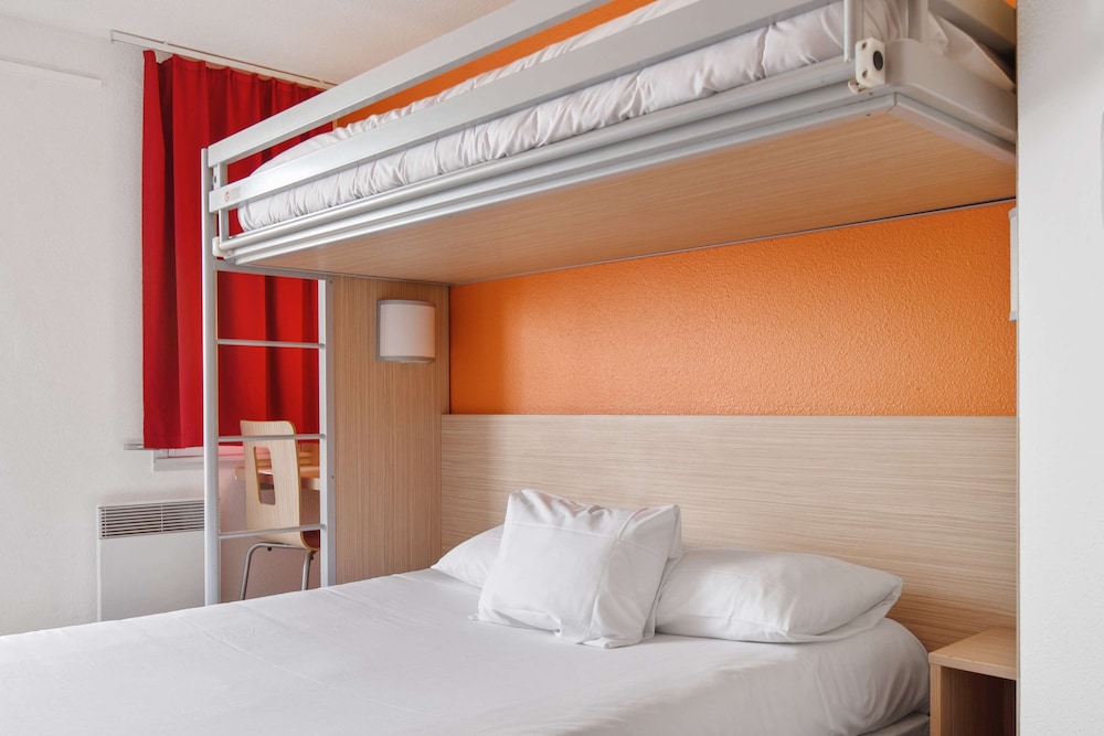 Standard Room, Multiple Beds (1 Double and 1 Single bed) - Photo 2