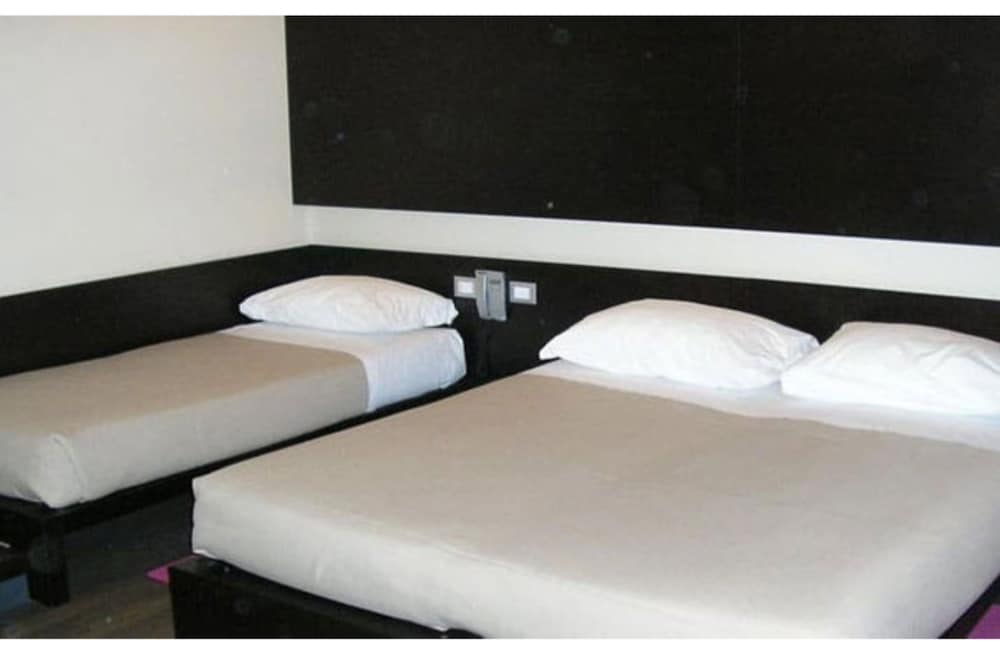 Basic Triple Room, 3 Twin Beds photo 1