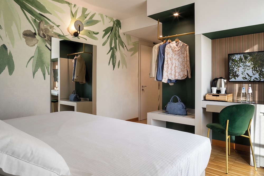 Superior Room with Balcony and Park View