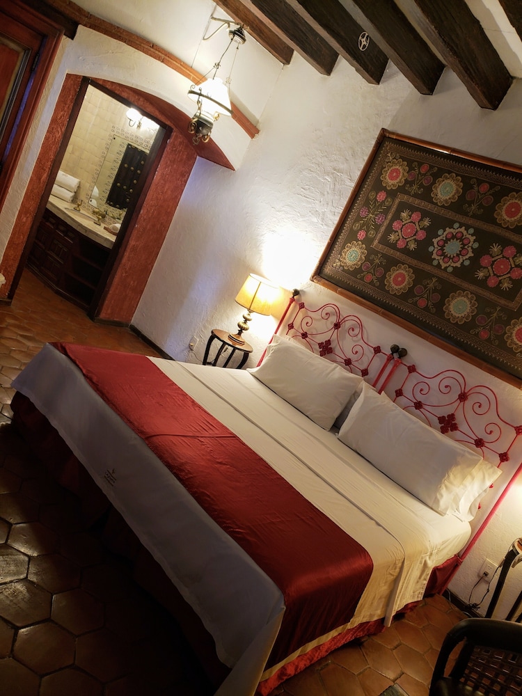 Deluxe Room, 1 King Bed, Pool View (Chalcatzingo)