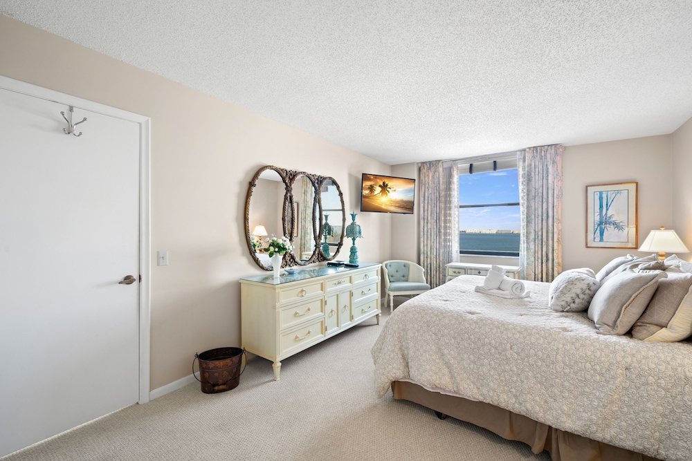 Condo (2 Bedrooms)