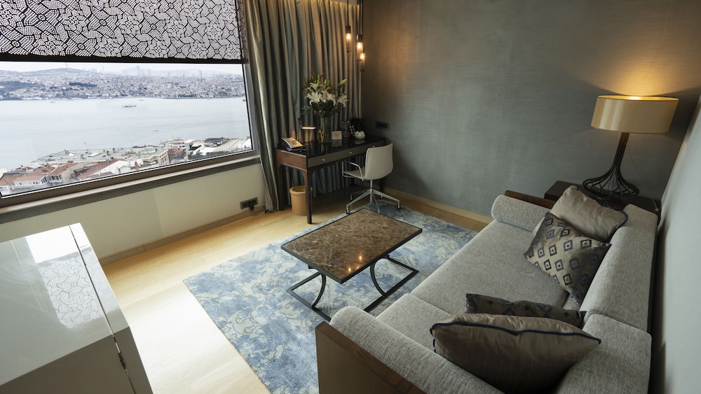 Bosphorus Suite, Lounge Access photo 3